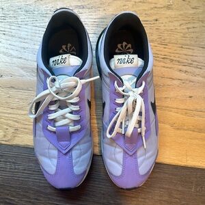 WOMEN’S- Nike Air Max PRE-DAY Size :8.5